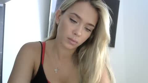 nelly_fortu online show from May 2026 11:05:01 AM