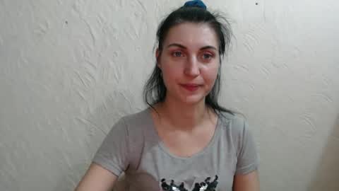 Nensy online show from February 2025 11:10:02 PM