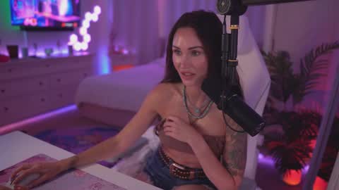 Sasha West online show from March 2026 07:10:01 PM