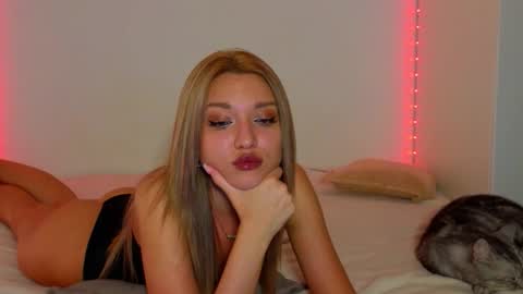 Nessa online show from November 2025 08:18:02 PM