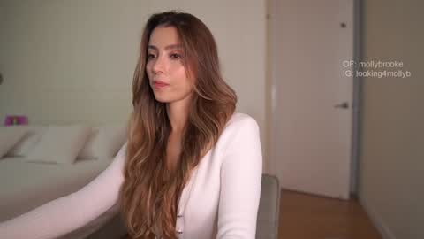 Snapshot of newmollybrooke chatting on September 2025 06:55:01 PM all my links Here online show from September 2025 06:55:01 PM