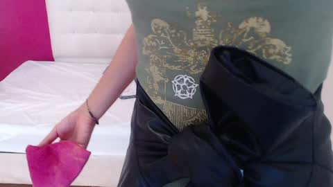 Snapshot of nextdoor_fantasy chatting on January 2025 10:52:02 AM nextdoor_fantasy online show from January 2025 10:52:02 AM