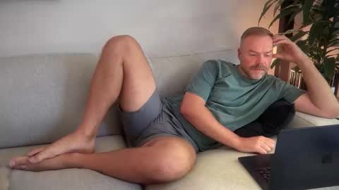 Guy online show from February 2025 04:25:02 AM