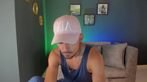 Snapshot of neyder_sanz chatting on February 2026 01:33:02 PM NEYDER online show from February 2026 01:33:02 PM