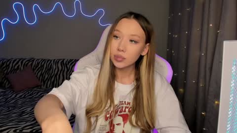 Mina online show from December 2024 02:55:01 PM