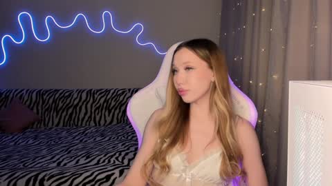 Mina online show from January 2025 04:49:02 PM