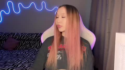 Mina online show from February 2025 01:57:01 PM