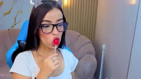 nhoa_b online show from March 2026 08:04:01 PM