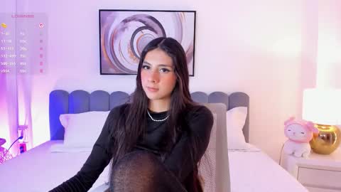 Nia online show from November 2025 07:01:02 PM