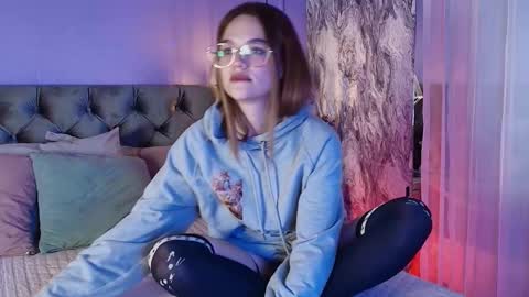 Snapshot of nia__s chatting on December 2025 04:40:02 AM Nia online show from December 2025 04:40:02 AM