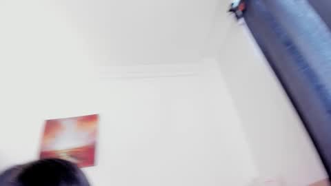 laura  online show from September 2025 05:35:02 PM