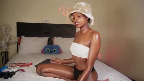 Snapshot of nia_bell chatting on December 2024 08:44:01 AM kikiNiaAria online show from December 2024 08:44:01 AM