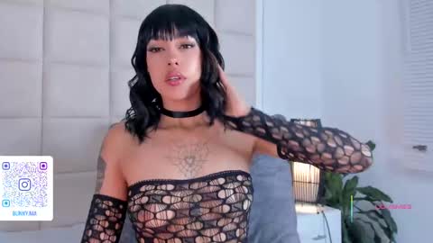 Nia online show from September 2025 01:33:01 PM