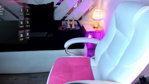 Snapshot of nia_crawford_ chatting on February 2026 04:22:01 AM Nia online show from February 2026 04:22:01 AM