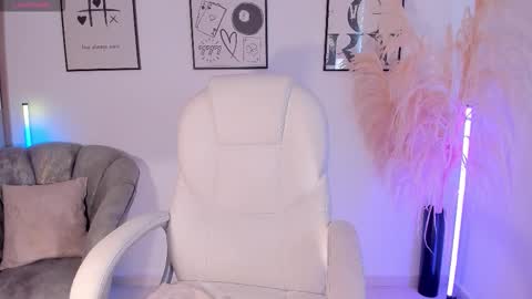 Snapshot of niaevans_x chatting on November 2025 01:35:02 PM Nia online show from November 2025 01:35:02 PM