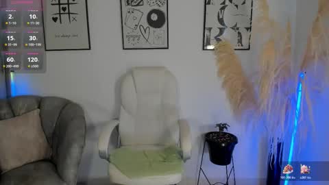 Snapshot of niaevans_x chatting on December 2025 01:38:02 PM Nia online show from December 2025 01:38:02 PM