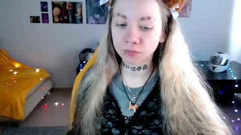 nica_kawaii online show from April 2026 07:03:01 AM