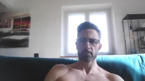 nicefrenchguy79 online show from November 2025 09:43:01 AM