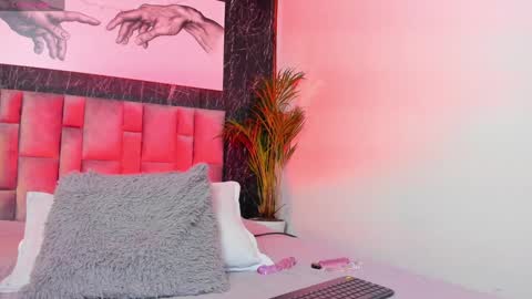 Nicolle  online show from February 2025 03:07:01 PM