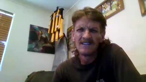 Snapshot of niceozziecockxxx chatting on February 2025 06:37:01 AM Sexiishaine online show from February 2025 06:37:01 AM