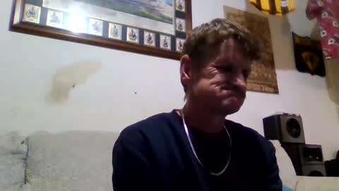 Snapshot of niceozziecockxxx chatting on October 2025 07:32:01 PM Sexiishaine online show from October 2025 07:32:01 PM