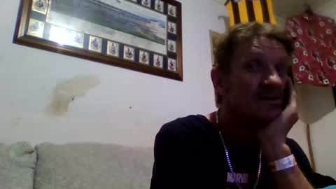 Snapshot of niceozziecockxxx chatting on November 2025 06:43:02 PM Sexiishaine online show from November 2025 06:43:02 PM