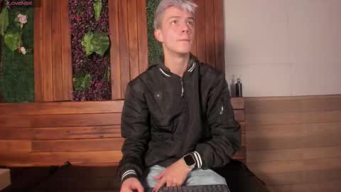 Nick  online show from December 2025 12:23:02 PM