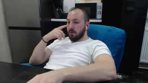 Julian online show from February 2026 11:31:02 PM