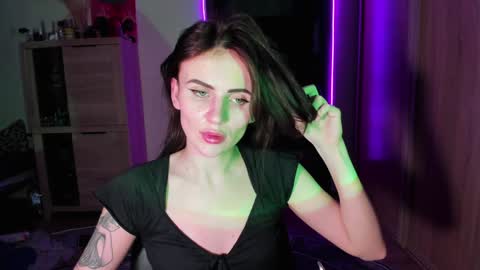 Nicky Weekends online show from January 2025 01:37:02 AM