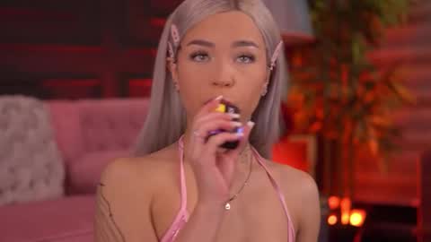 Nicky online show from November 2025 07:04:02 PM