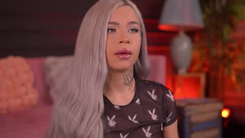 Nicky online show from November 2025 07:01:02 PM