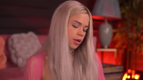 Nicky online show from November 2025 07:12:01 PM