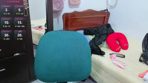 Nicolle online show from December 2025 11:25:02 PM