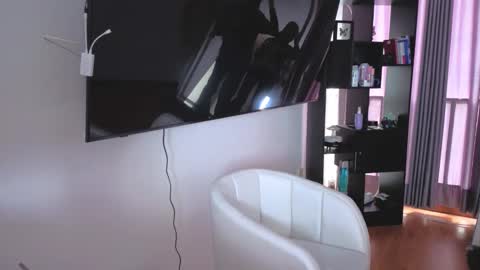 Snapshot of nickywindsor chatting on October 2025 05:44:02 PM Nicky online show from October 2025 05:44:02 PM