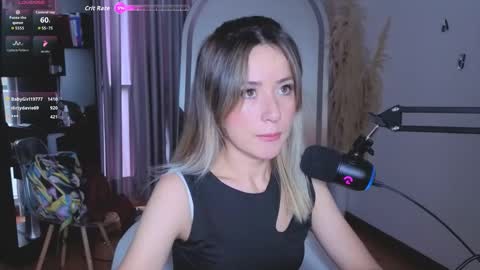 Snapshot of nickywindsor chatting on December 2025 06:17:01 PM Nicky online show from December 2025 06:17:01 PM