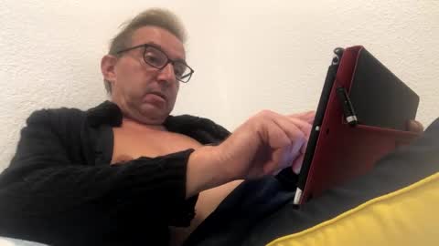 Nico online show from November 2025 07:46:02 PM