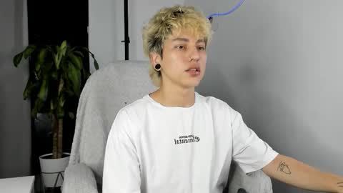 Nico  online show from September 2025 03:28:01 AM