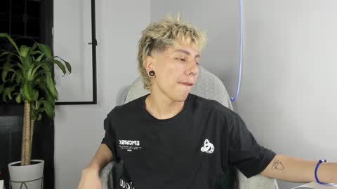 Nico  online show from September 2025 03:40:01 AM