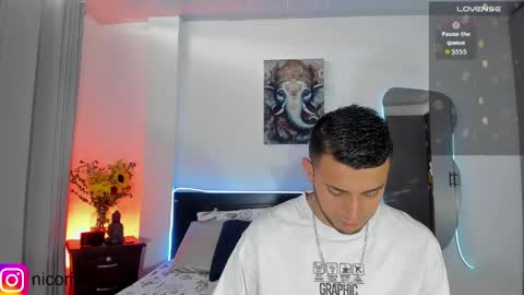 Nicolas online show from April 2026 07:51:01 PM