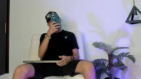 Snapshot of nico_saint_ chatting on May 2026 11:29:01 AM nico_saint_ online show from May 2026 11:29:01 AM