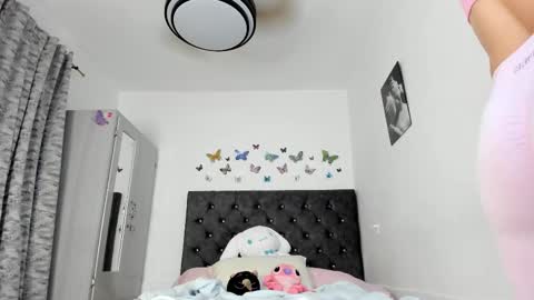 Nicole online show from November 2025 04:59:02 AM