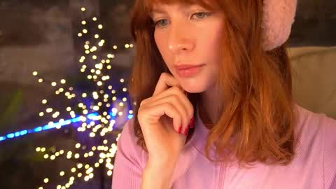 Nicol Moonn online show from December 2025 06:42:02 AM