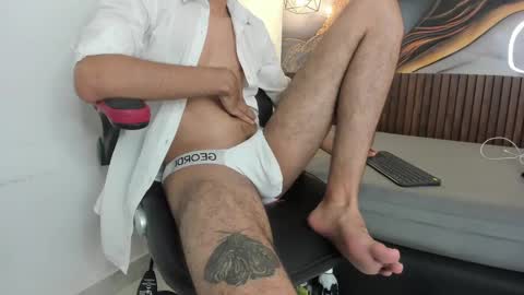 nicolasfine online show from October 2025 06:52:02 PM