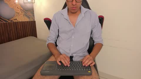 nicolasfine online show from December 2025 05:40:02 PM