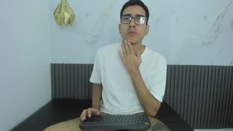 nicolasfine online show from January 2026 12:07:01 PM