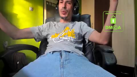 Snapshot of nicolasguy chatting on November 2025 06:19:01 AM L. Nicolas online show from November 2025 06:19:01 AM