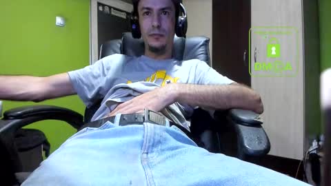 Snapshot of nicolasguy chatting on November 2025 04:22:01 AM L. Nicolas online show from November 2025 04:22:01 AM