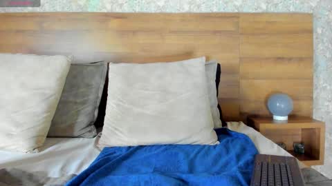 Nicolas online show from February 2025 08:28:02 AM