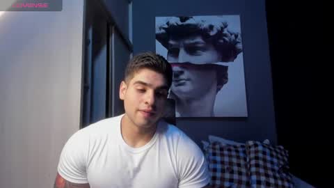 Snapshot of nicolasmuscle chatting on June 2026 04:18:02 PM Andres online show from June 2026 04:18:02 PM
