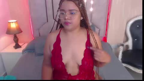 Nicolle online show from October 2025 08:33:01 PM